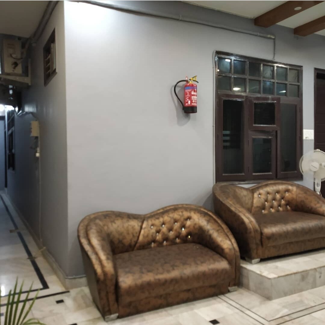 Silk Inn Luxury At No Cost - Tap to explore photos