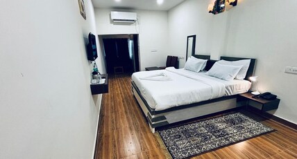 Puri Palm Resort Room Type - Deluxe Room