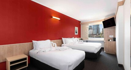 ibis Sydney Darling Harbour Room Type - Standard Room 2 Single Beds Pyrmont View