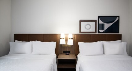 Staybridge Suites PHOENIX - GLENDALE SPORTS DIST Room Type - 1 King 2 Queen 2 Bedroom Suite
