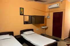 Home Stay Next to Sankara Nethralaya & Apollo Hospitals