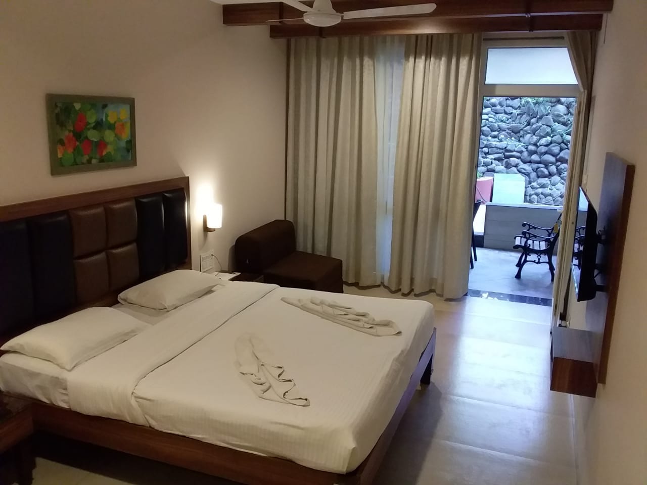 Shreyas Hotel Mahabaleshwar - Tap to explore photos