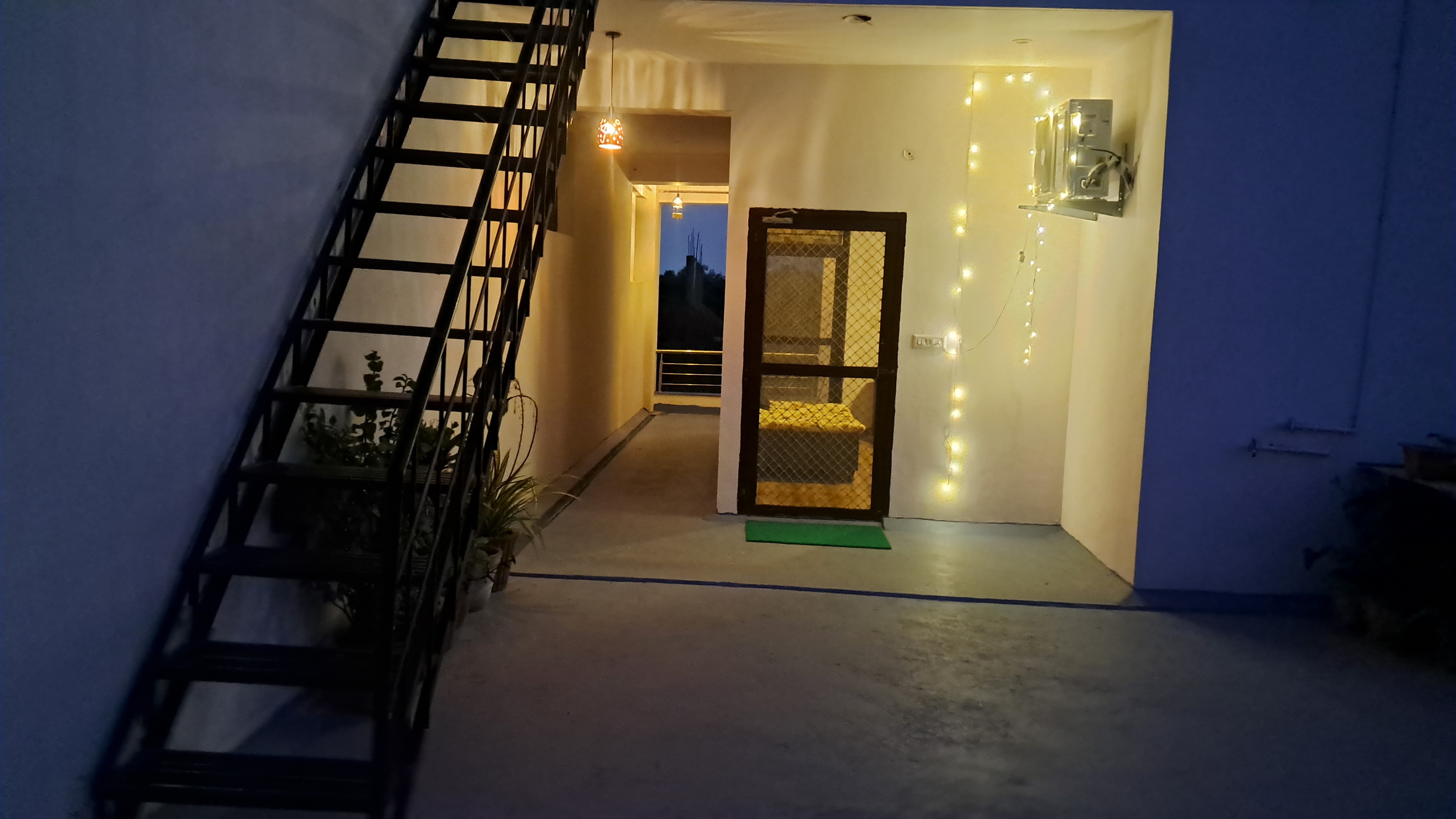 Big AC Room wd Open Terrace & Balcony @Pvt Floor - Tap to explore photos