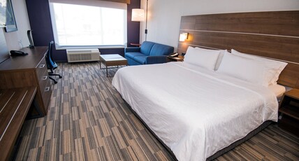 Holiday Inn Express - Red Deer North Room Type - 1 King Suite Sofa Bed