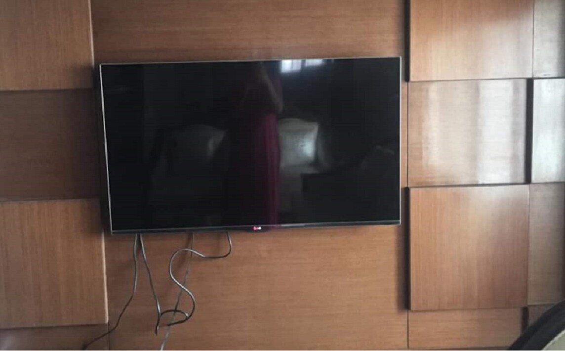 Kolkata private bedroom in south city - Tap to explore photos
