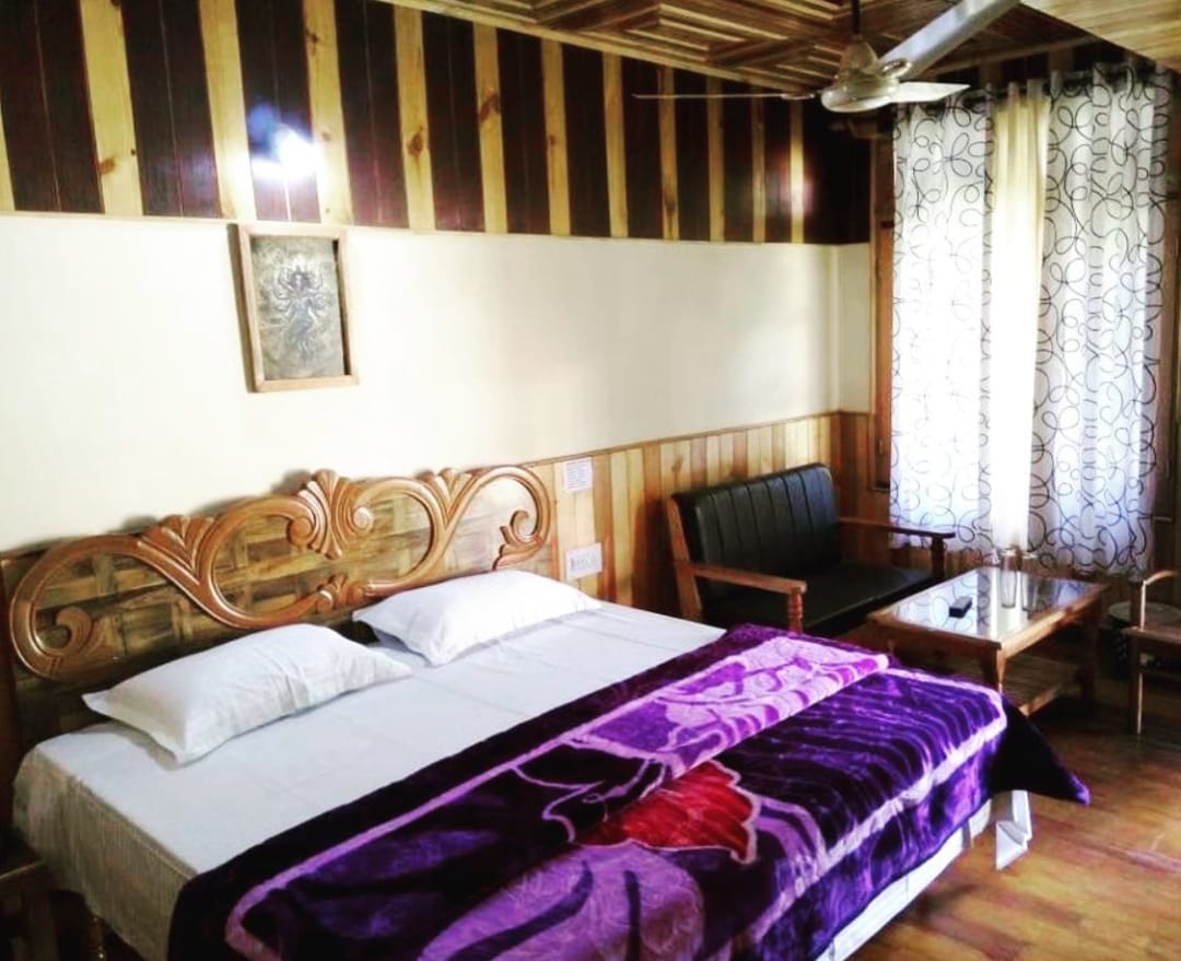 Mountain Orchaid - Tap to explore photos