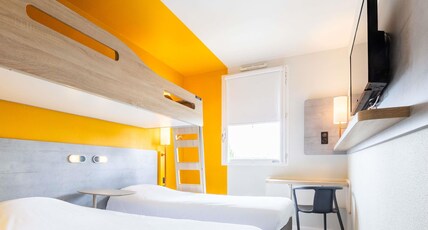 ibis budget Carcassonne A Room Type - Triple room with a double bed and bunk bed