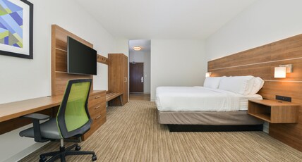 Holiday Inn Express & Suites - Chadron Room Type - 1 King Bed Standard