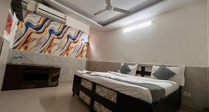 Smart Stay Malviya Nagar Room Type - Triple AcRoom