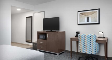 Hampton Inn by Hilton Washington DC NoMa Union Station Room Type - 1 KNG ACCESSIBLE TUB NS
