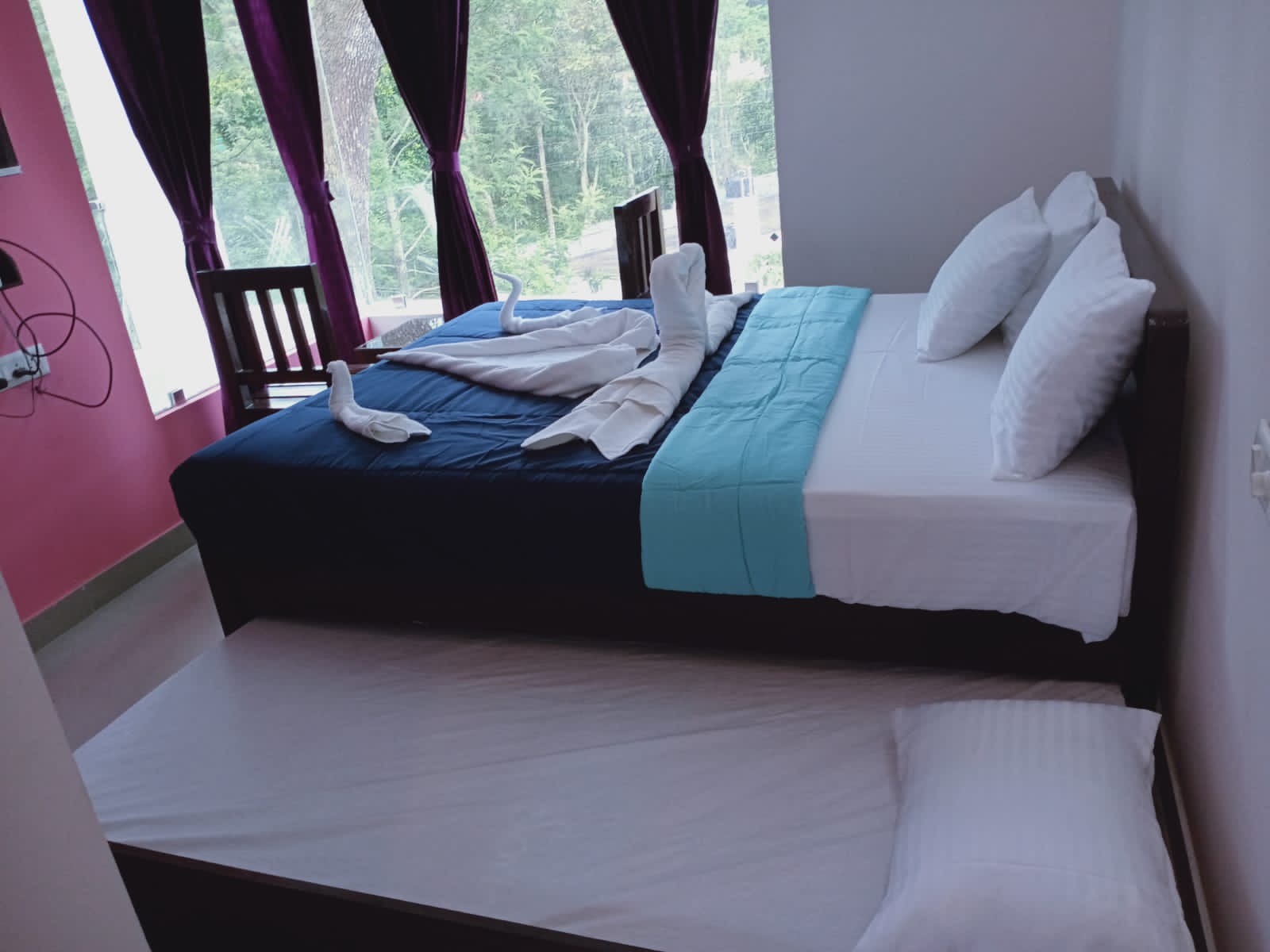 White Housse - Tap to explore photos