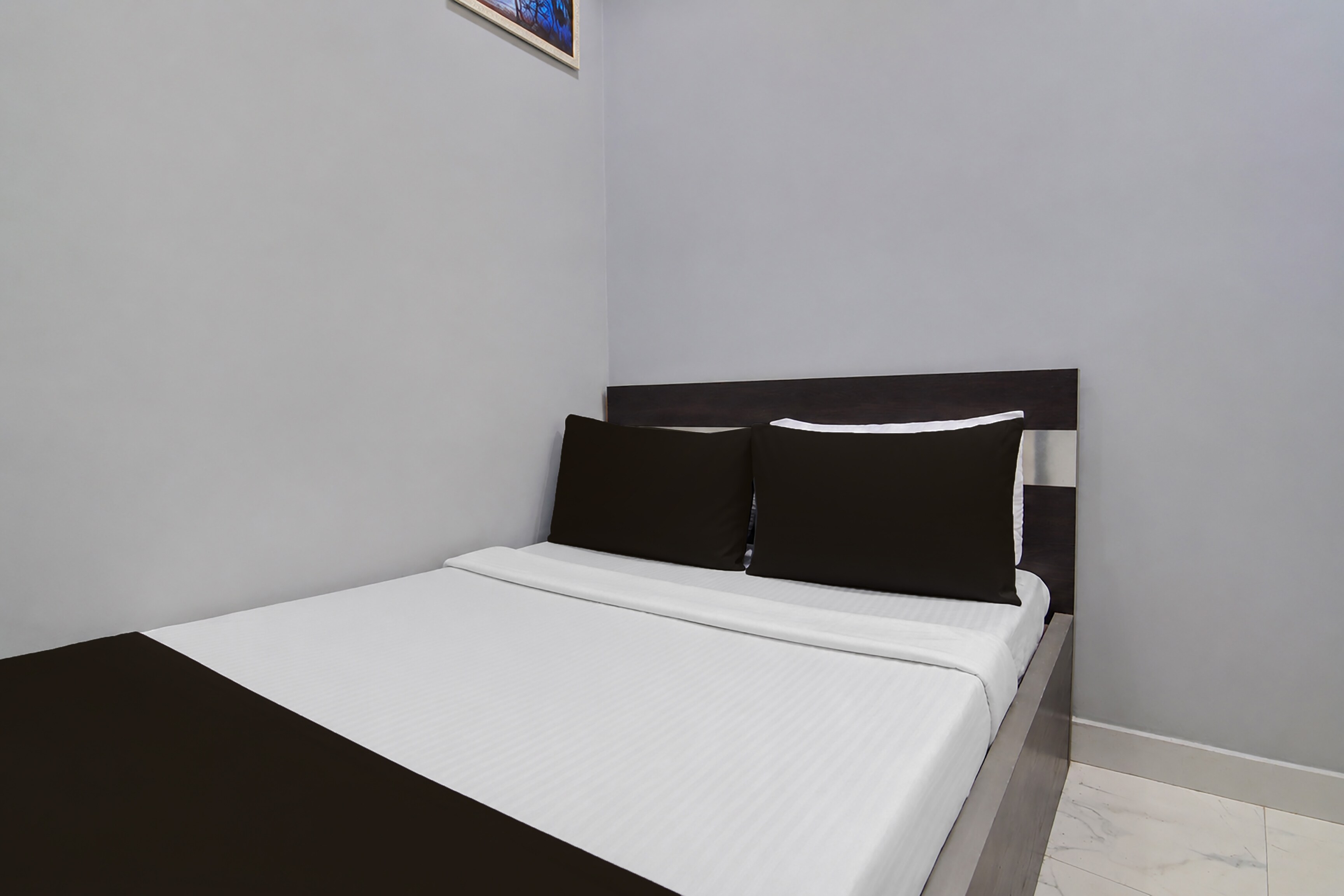 SPOT ON Alsana Guest House - Tap to explore photos