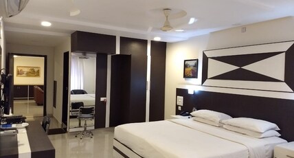 Hotel Green Park Suites Room Type - Deluxe Suite