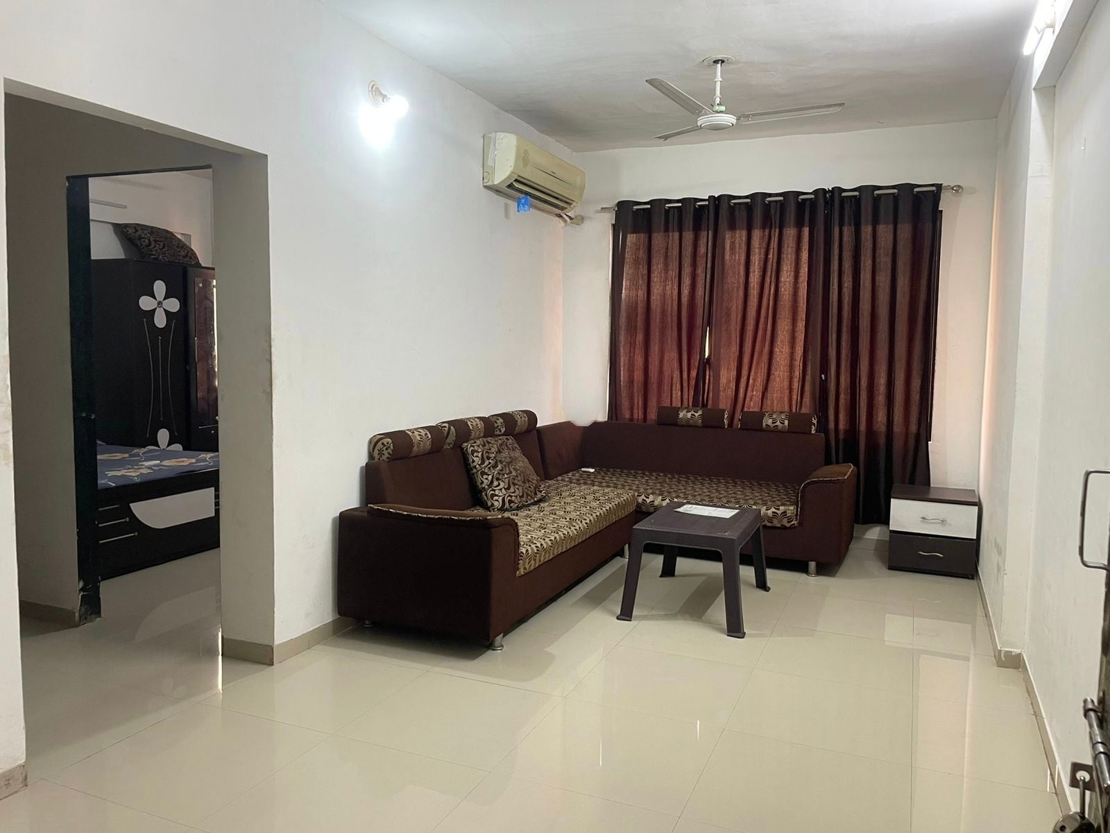 Daman Comfort Homestay - Tap to explore photos
