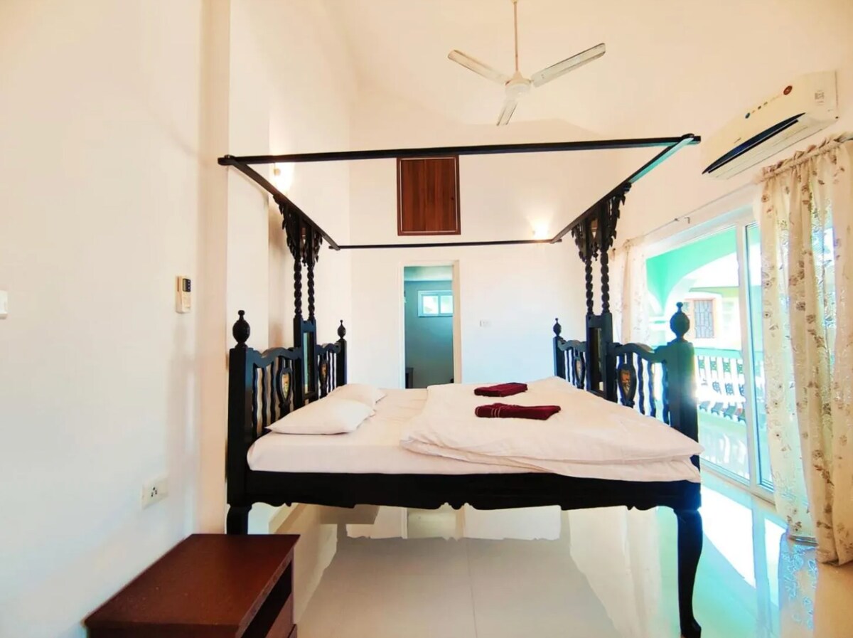 Field View 3BHK Varca Villa w/ Pool-8min to beach - Tap to explore photos
