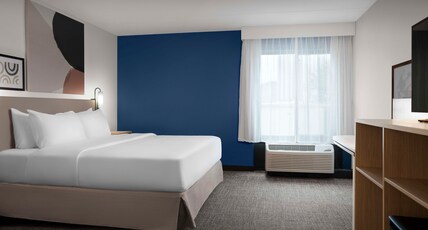 Spark by Hilton San Antonio Airport Room Type - 1 KING HEAR ACCESS SOFABED