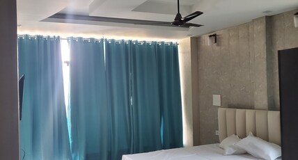 HAPPY STAY HOTEL Room Type - LUXURY ROOM