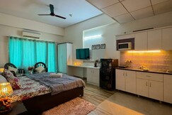 Nagar Luxuria - Paramount Golf Mart