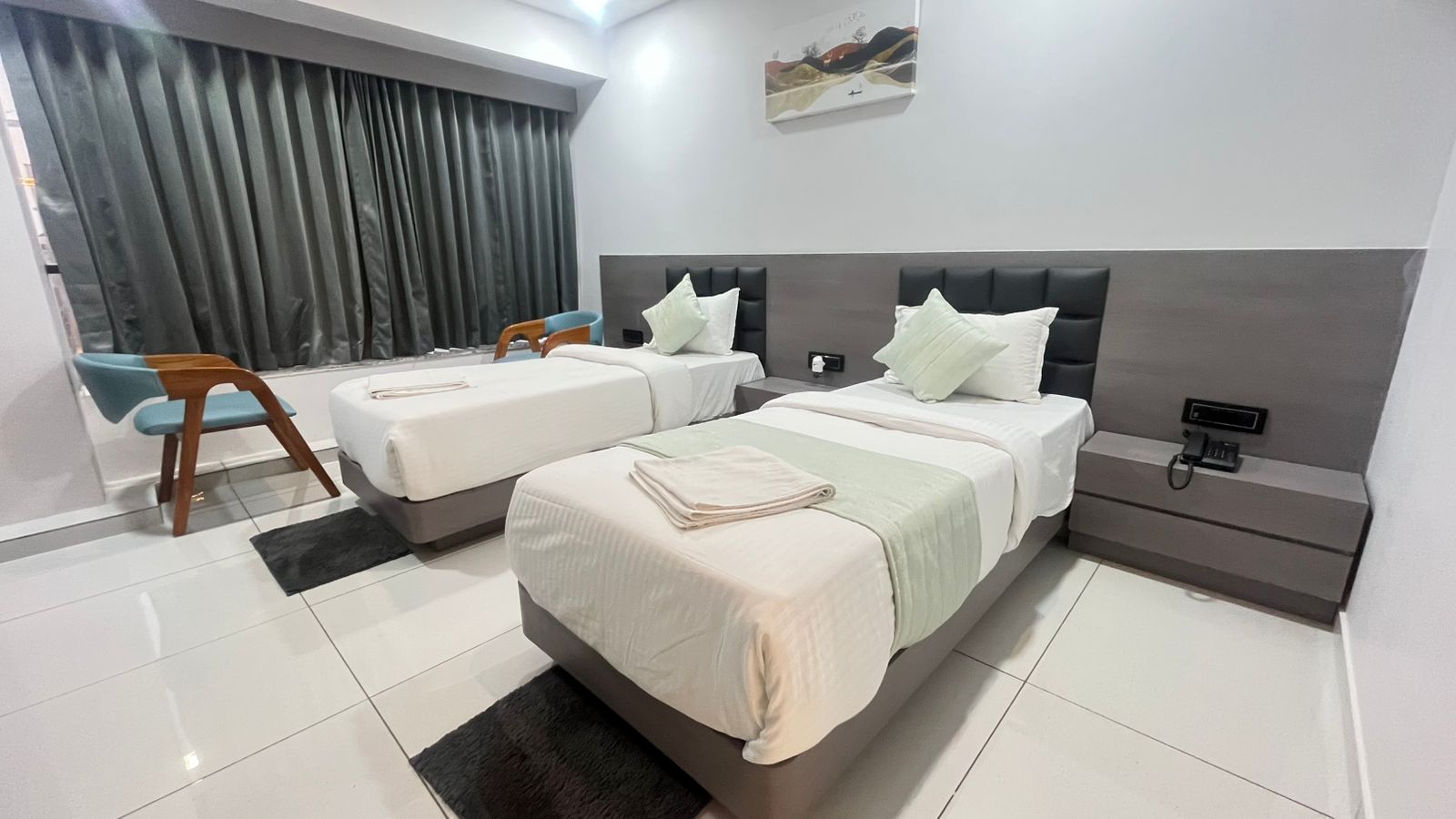 Hotel Bluzill - Tap to explore photos