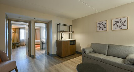 Hilton Winnipeg Airport Suites Room Type - 1 KING 1 BDRM EXEC SUITE