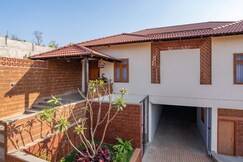 Hillside Villa 3BR pool view