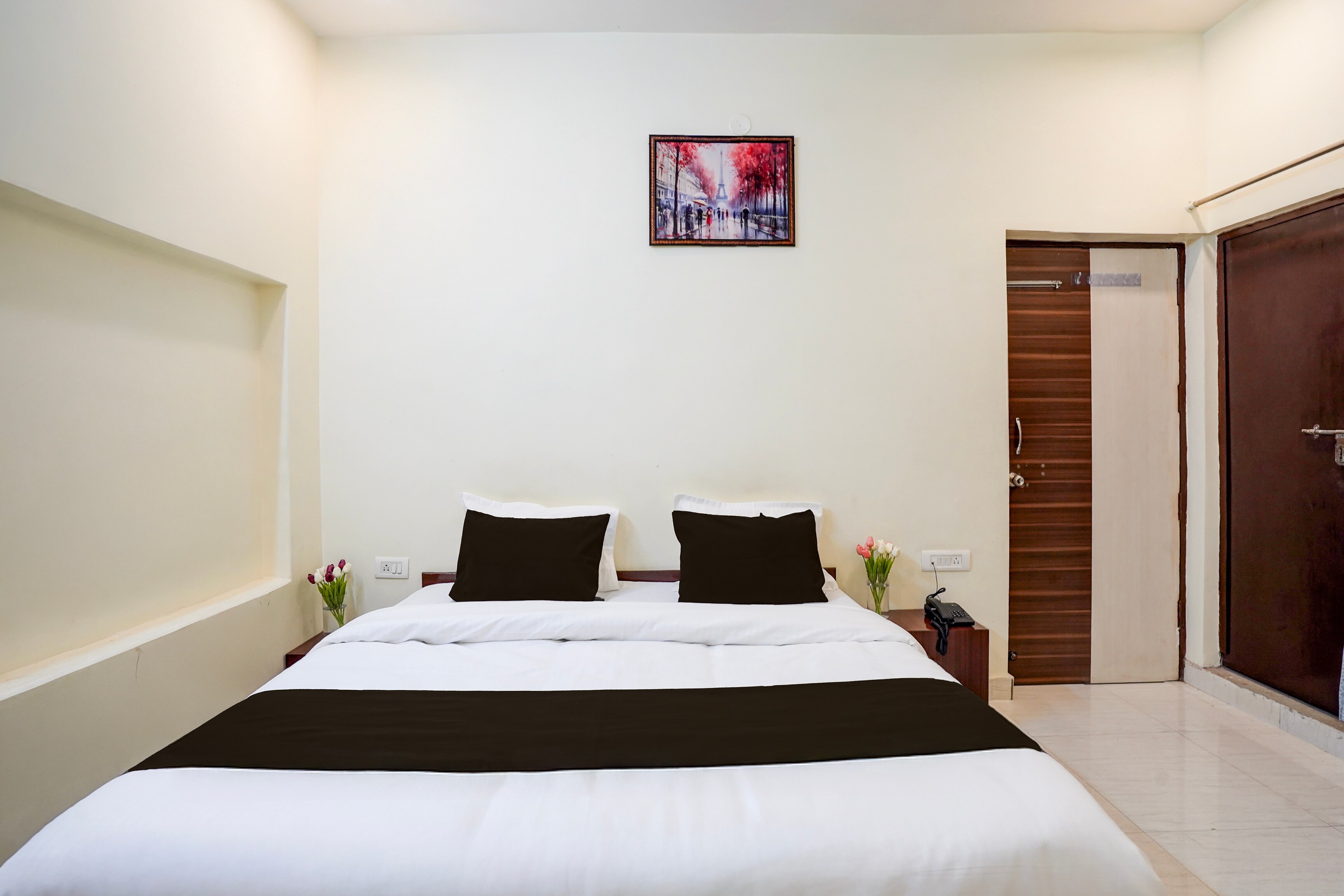 Hotel O by OYO Banaras Guest House - Tap to explore photos