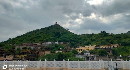 White house Room Type - Bedroom 2