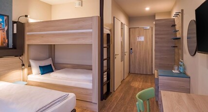 Ramada Encore by Wyndham Munich Messe Room Type - Deluxe Room, 4 Single Beds