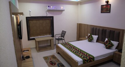 Hotel DevRaj Sidhi Room Type - Gold Room( With Complimentary GYM)
