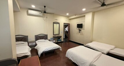 Hotel Ambassador Executive Room Type - Deluxe Ac Four Bed