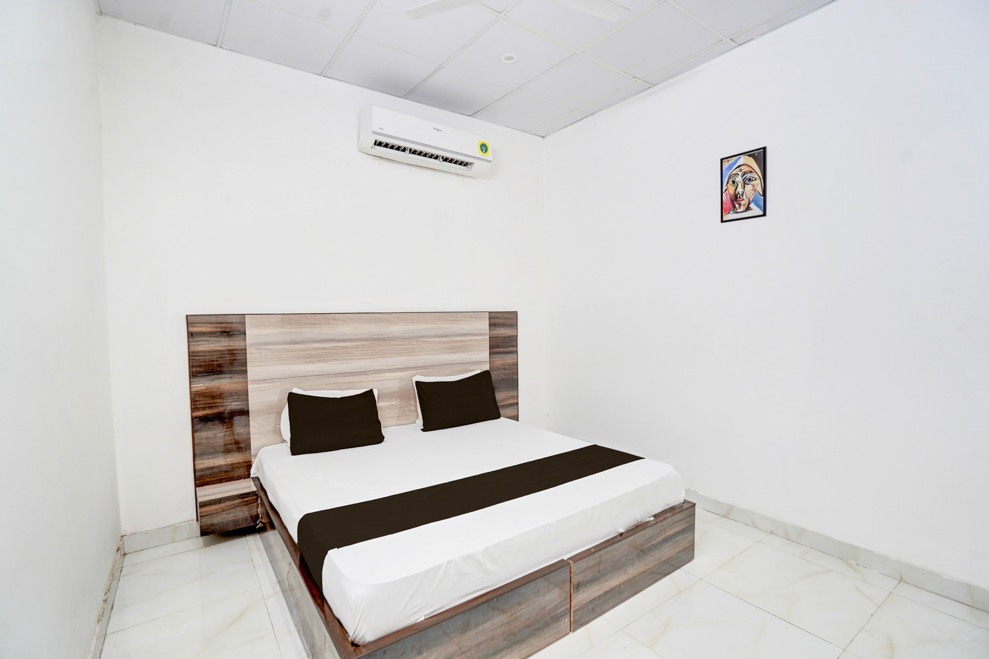 Hotel O by OYO Chaudhary Guest House - Tap to explore photos