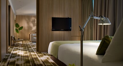 Crowne Plaza Changi Airport Room Type - 1 King Junior Suite Lounge Access High Floor