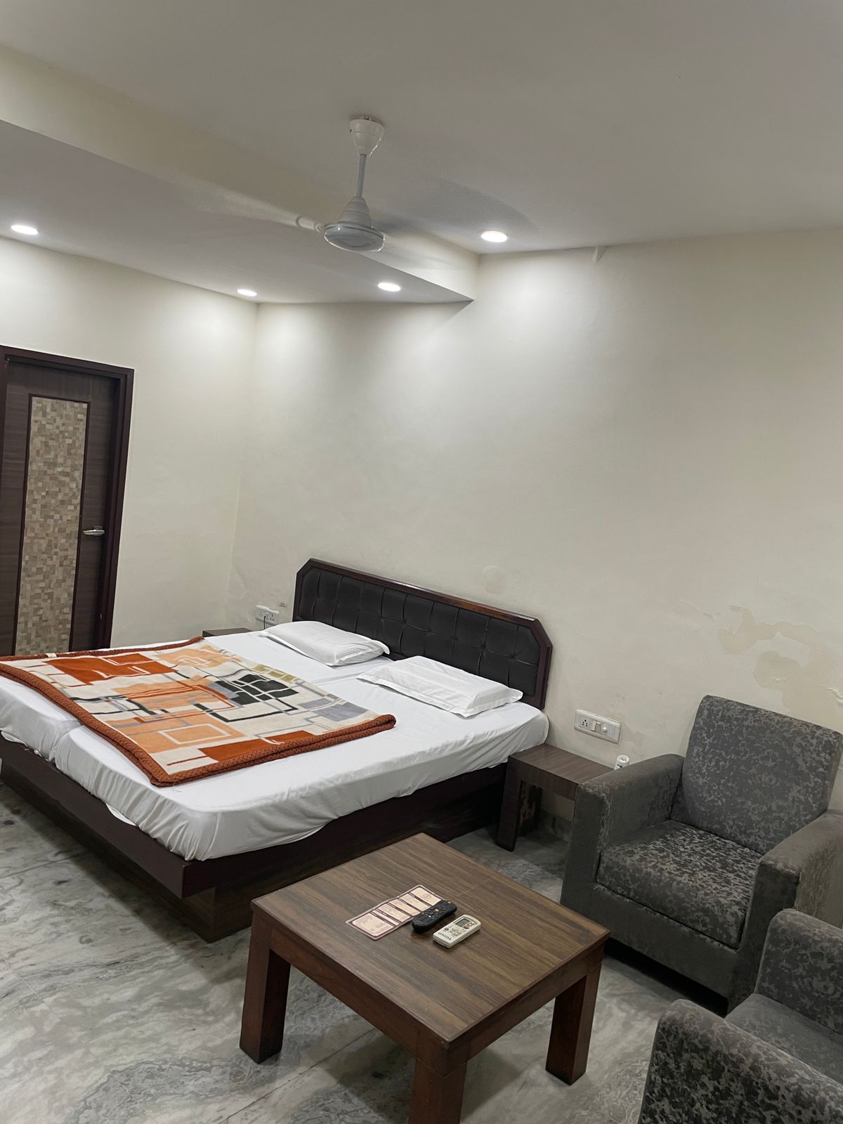 Hotel Solitaire - Tap to explore photos