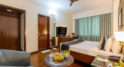 Foxoso The BMK Hotel, GK-1 Room Type - Junior Suite With Smart TV Foxoso The BMK Hotel, GK-1 Room Type - Junior Suite With Smart TV