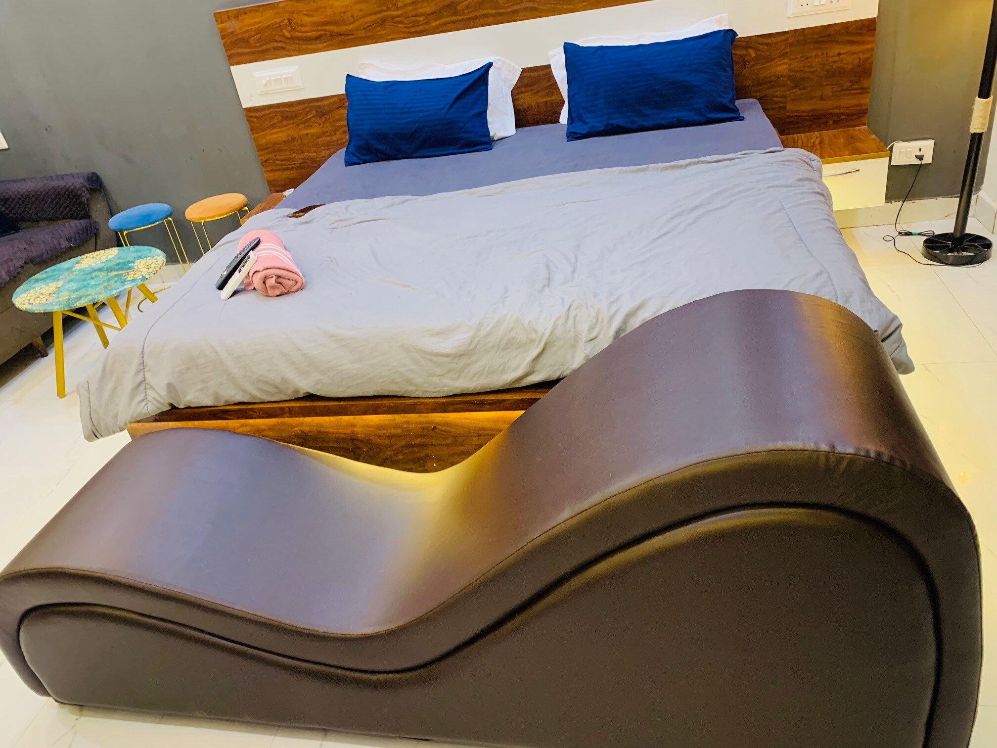 Luxury Couple Friendly Studio-Gaur City Noida - Tap to explore photos