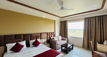 DHAMMA GRAND HOTEL RESORT Room Type - Luxury Premier View Room