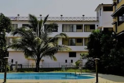Apartment in Vagator Walk To Beach With Sea View