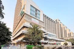Trovero Suites Trade Center XL Near Expo Mart
