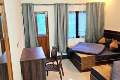 Hari om Tatsat by Elite Travellers