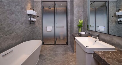 DoubleTree by Hilton Anshan Room Type - KING SUPERIOR ROOM