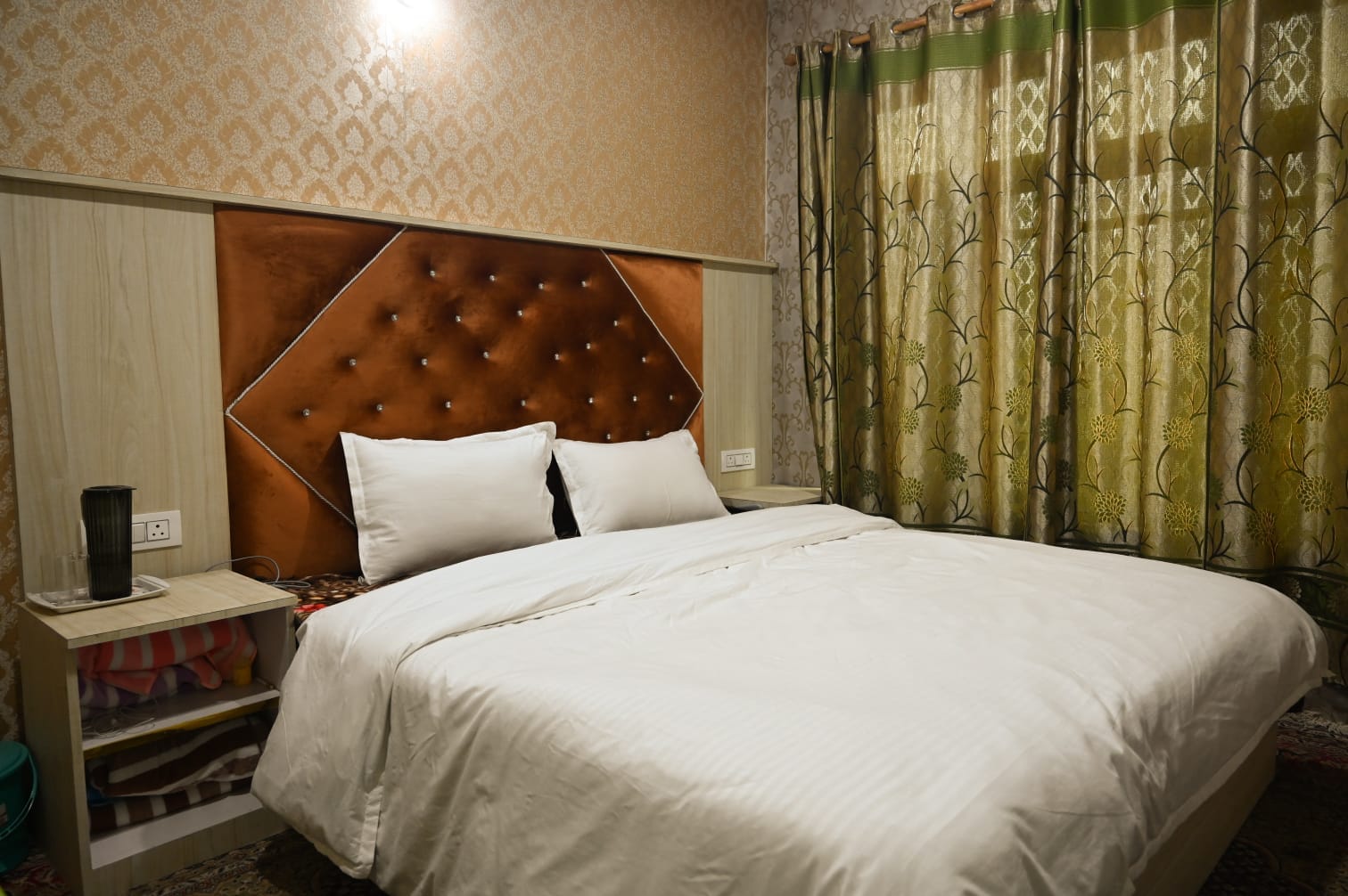 Hotel New Lake Stone - Tap to explore photos