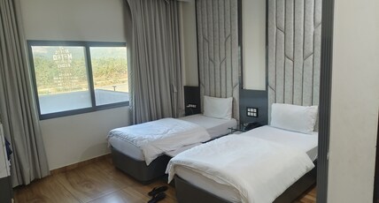 HOTEL METRO ROOMS Room Type - Super Deluxe Twin Bed