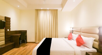 Super OYO 77736 Hotel Starlight Room Type - Classic
