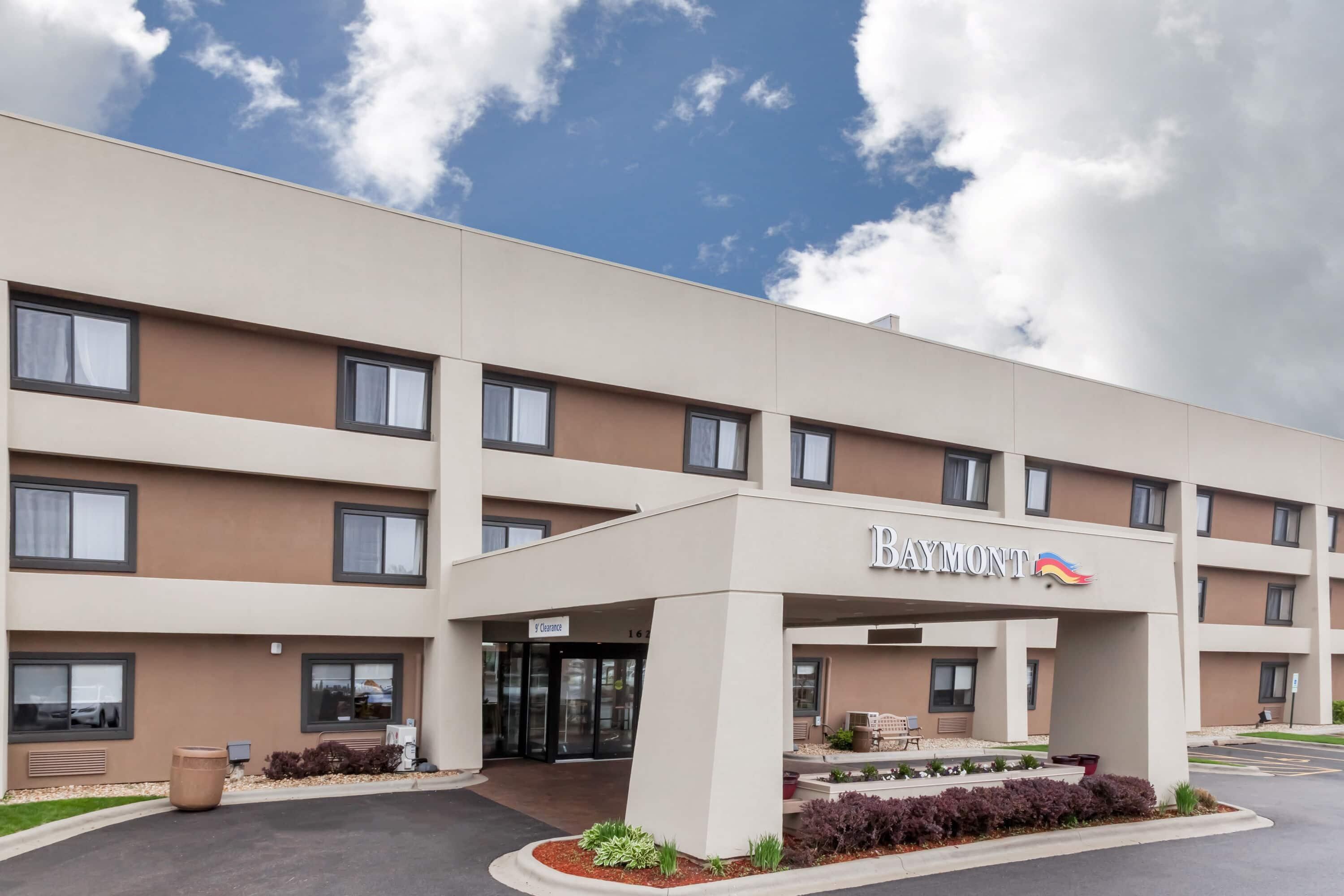 Baymont by Wyndham Glenview - Tap to explore photos