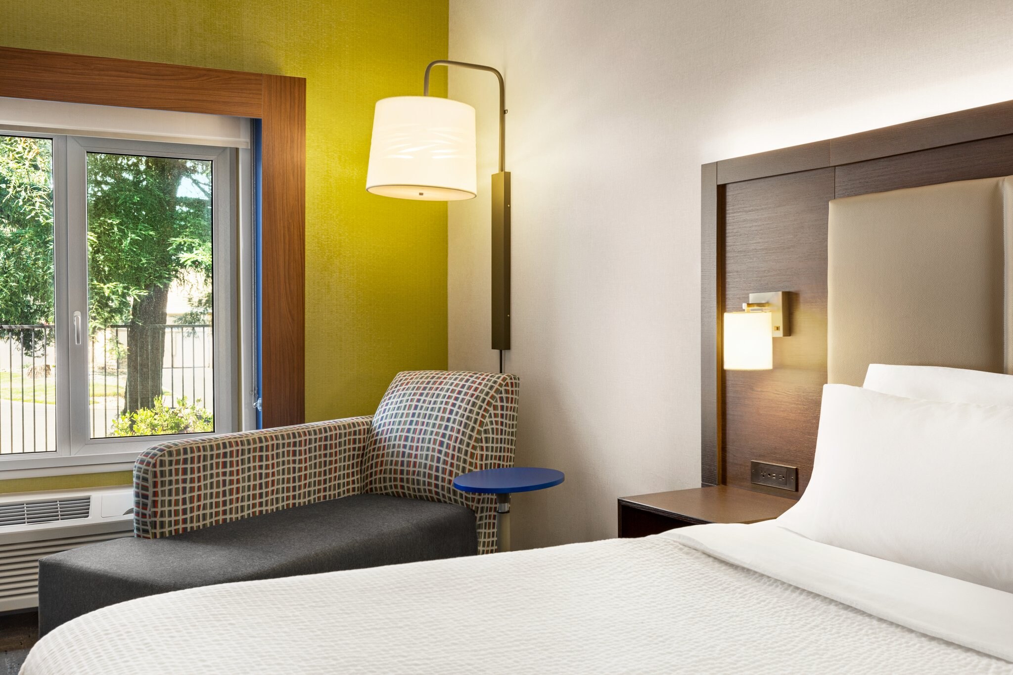 Holiday Inn Express & Suites Redding - Tap to explore photos