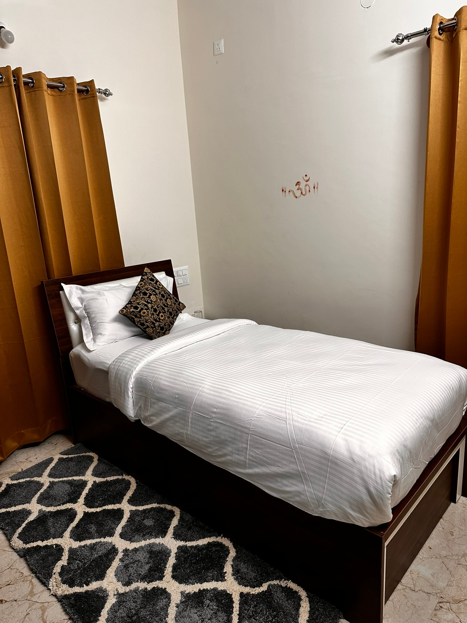 Deeya Homestay - Tap to explore photos