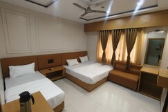 Hotel Sajan Palace