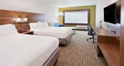 Holiday Inn Express & Suites - Cartersville Room Type - 2 Queen Standard Mobility Accessible Tub