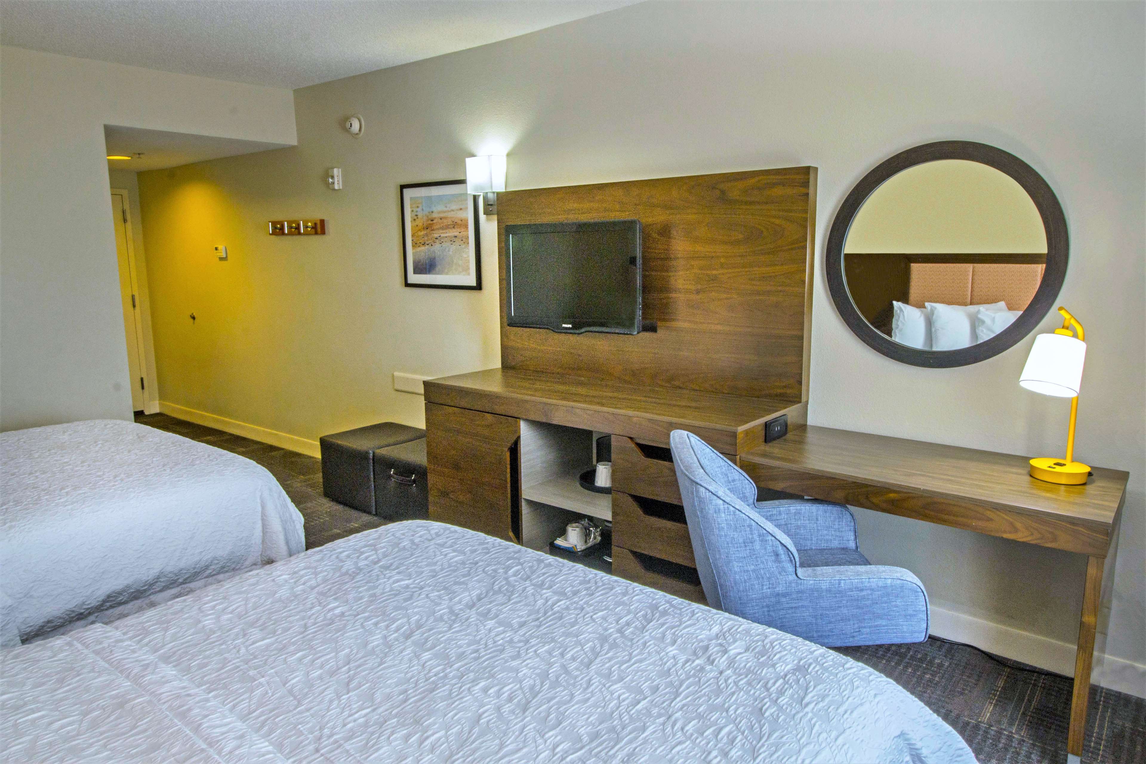 Hampton Inn & Suites Chesapeake-Battlefield Boulevard - Tap to explore photos