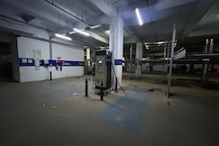Luxury Stay for Solo/Couple/Triple Near Expo Mart